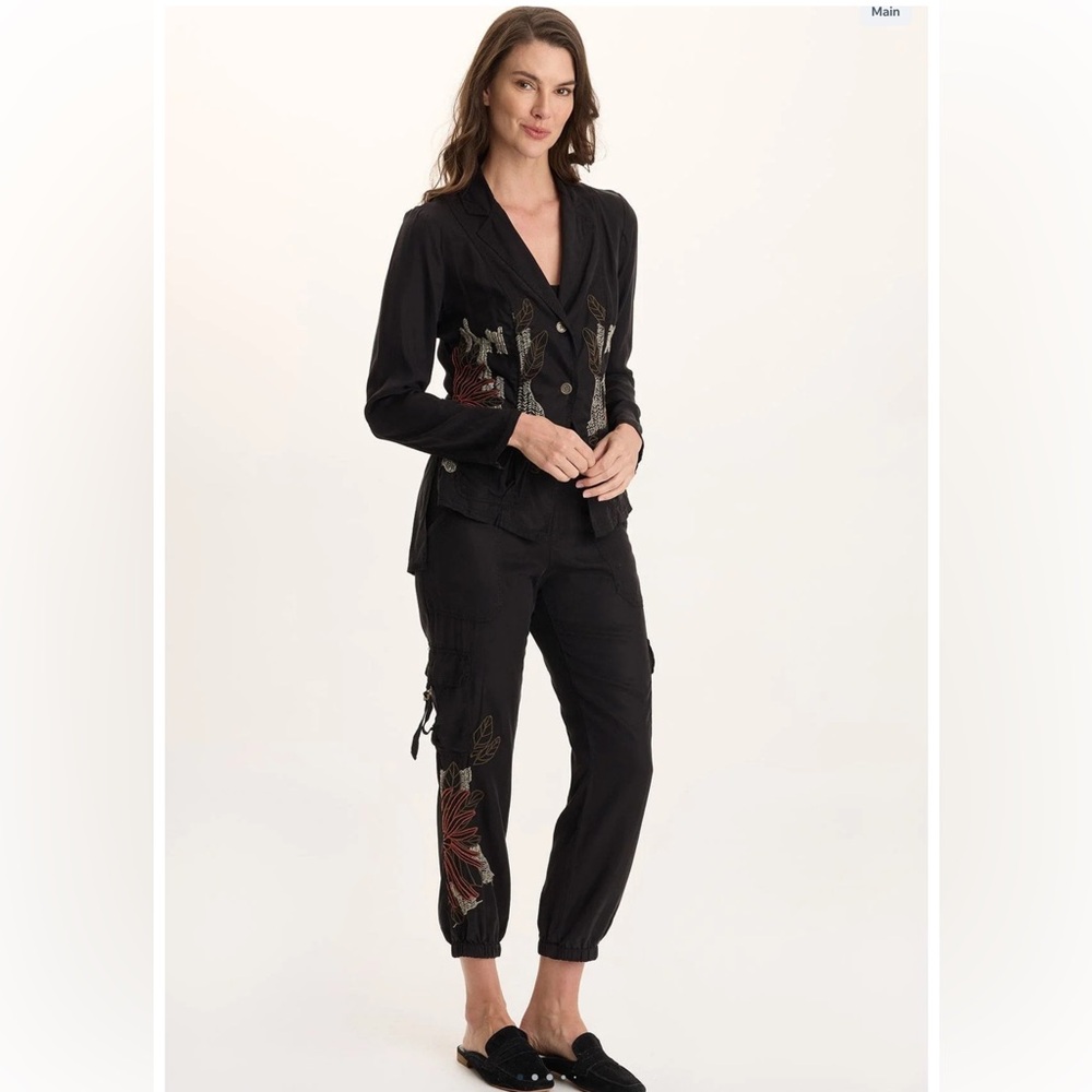 XCVI DARRI EMBROIDERED PULL-ON SOFT TWILL JOGGER  In Black